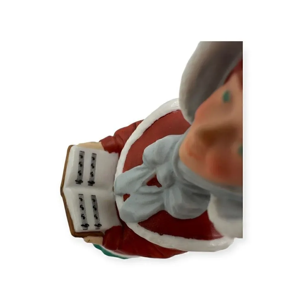 Hallmark  Lady Daphne Dickens Caroler Bell 1993 QX550-5 with box